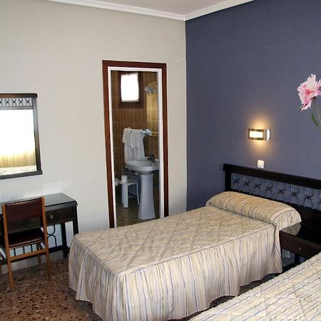 Hostal El Botero Монреаль-дель-Кампо Экстерьер фото